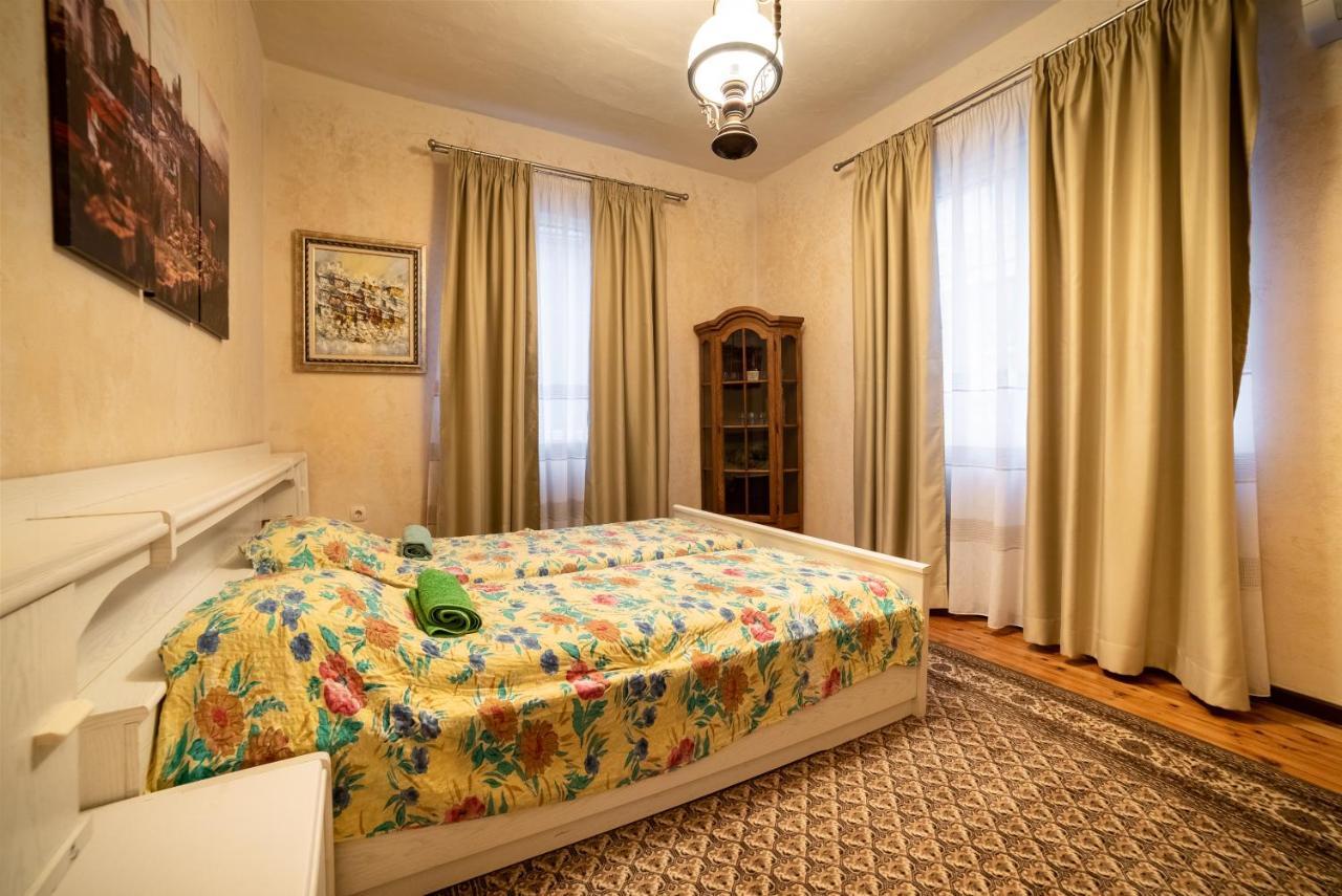 Zlatanov Residence Veliko Tărnovo Esterno foto